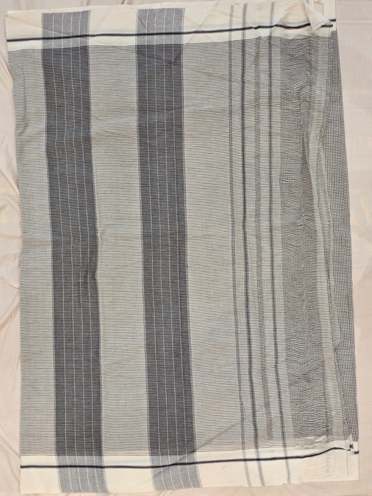WHITE Ilkal handloom Patteda Anchu Saree
