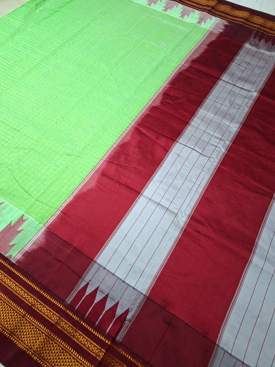 Fresh Green Gadwal Chaduranga Ilkal Cotton Saree with Contrast Zari Border & Pallu