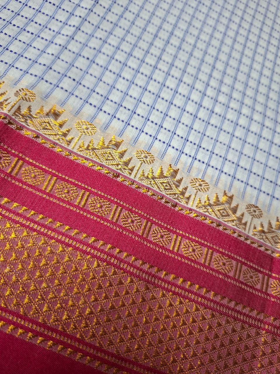 Pearl White thread chaduranga Ilkal with Gadwal Rani Pink Border