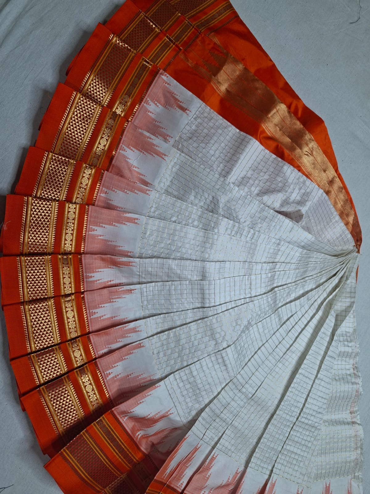 White-red Ilkal Gadwal Pure silk Saree-Malabar Edition