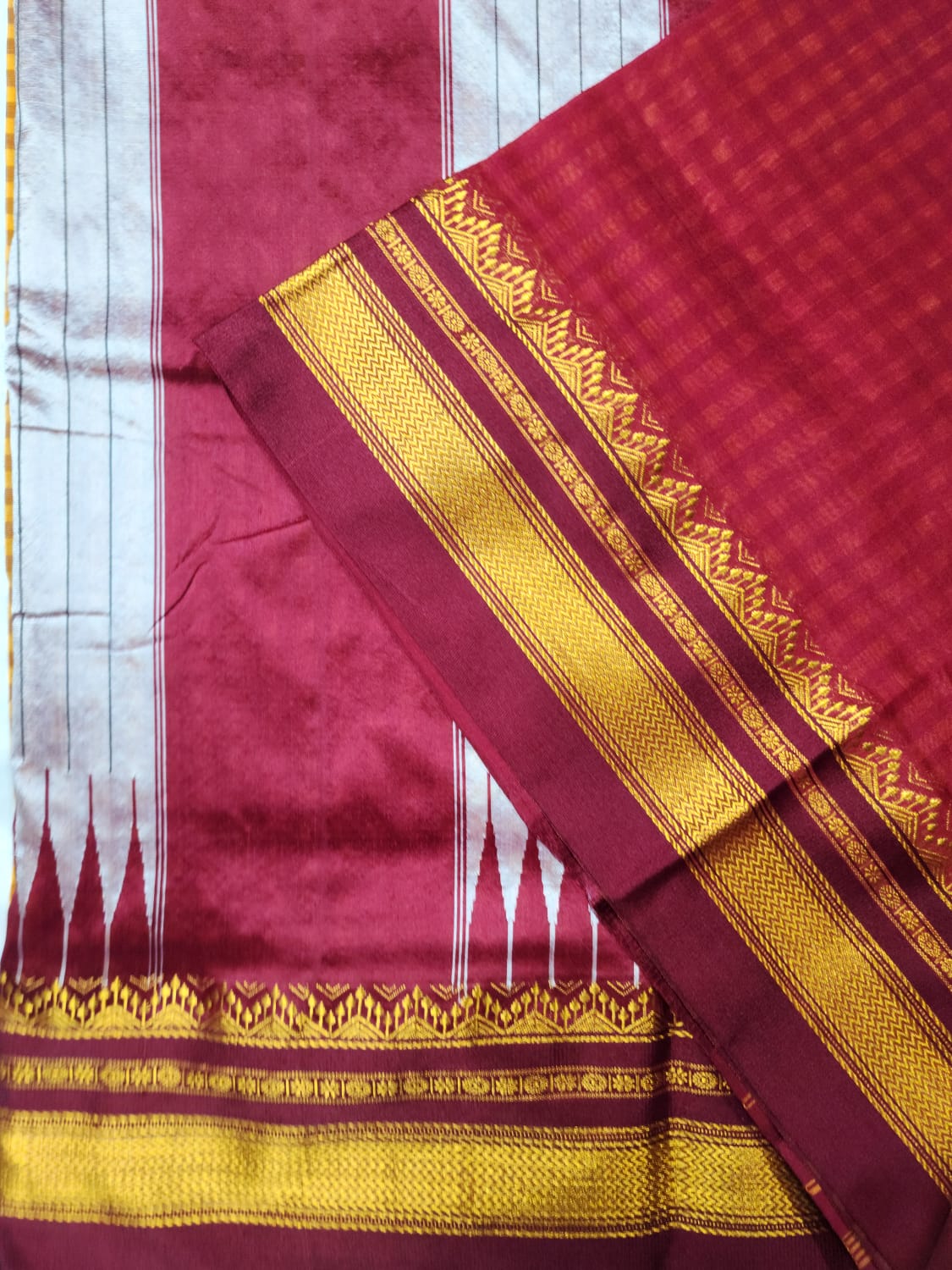 Mustard yellow and deep Maroon Ilkal mini Checks Saree with Rich Pallu
