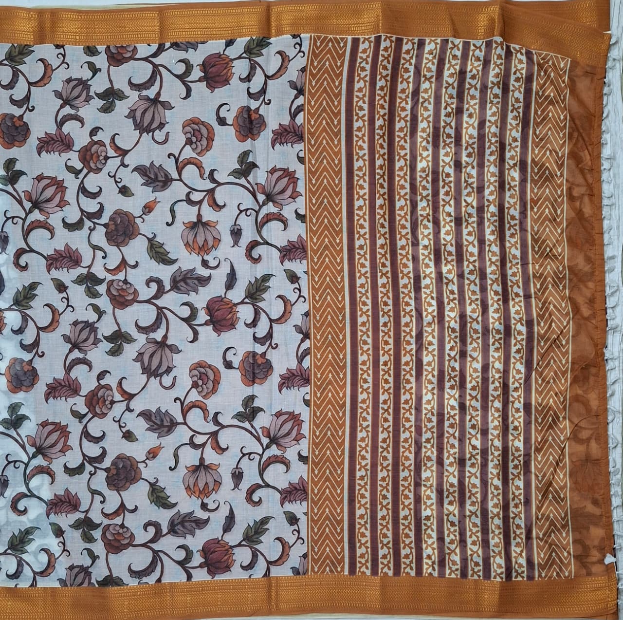 Off White Floral Cotton- flower Kalamkari Saree