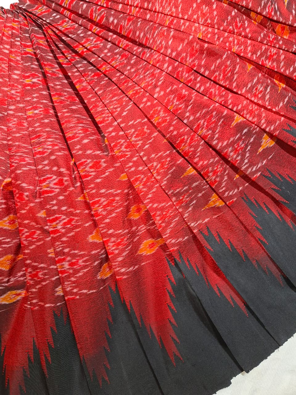 Crimson Red handloom pure silk fusion Ilkal- Ikkat with black Kanchi border