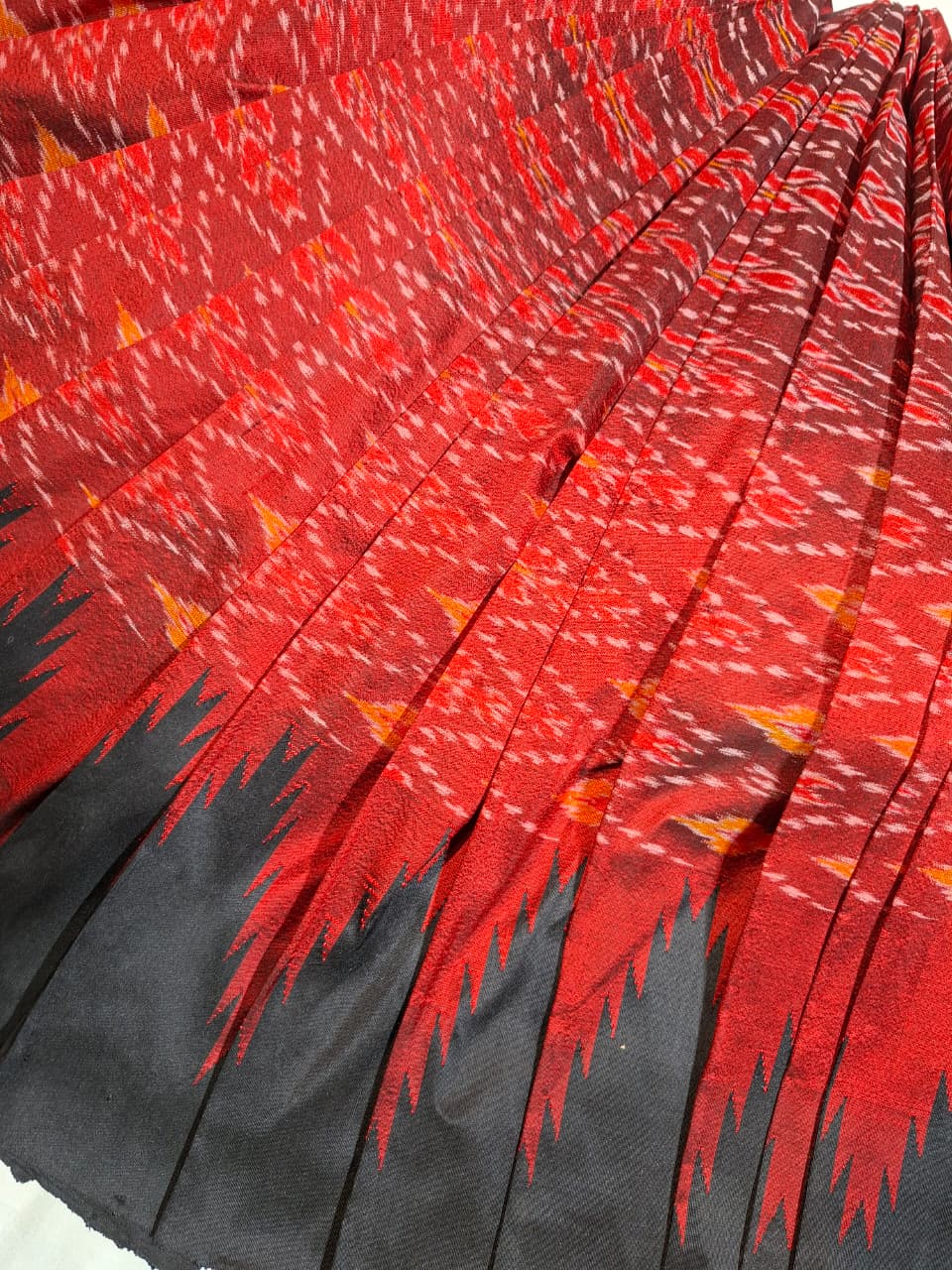Crimson Red handloom pure silk fusion Ilkal- Ikkat with black Kanchi border