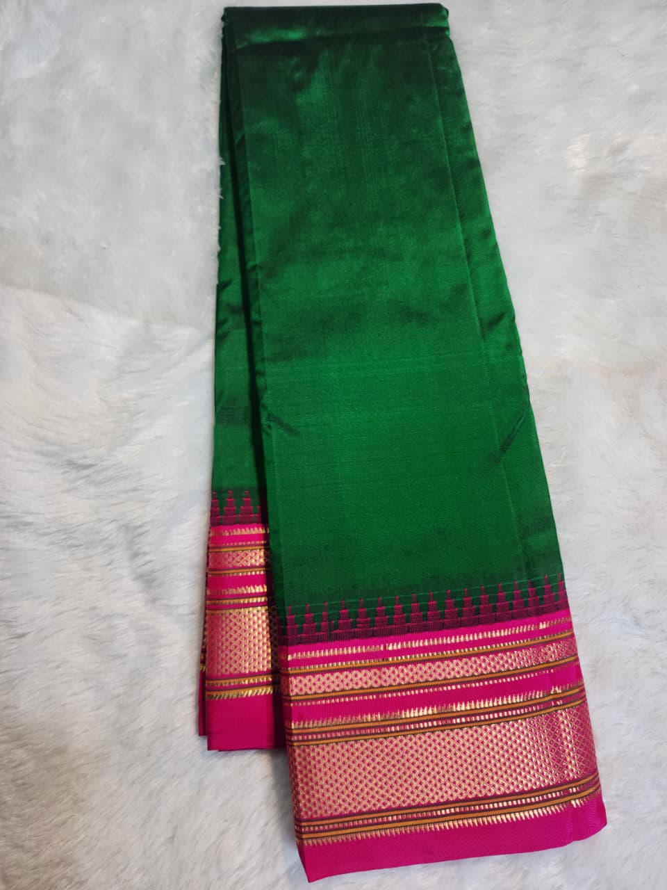 Emerald Green Gadwal Ilkal Pure Silk Saree with Small Regular Temple Border