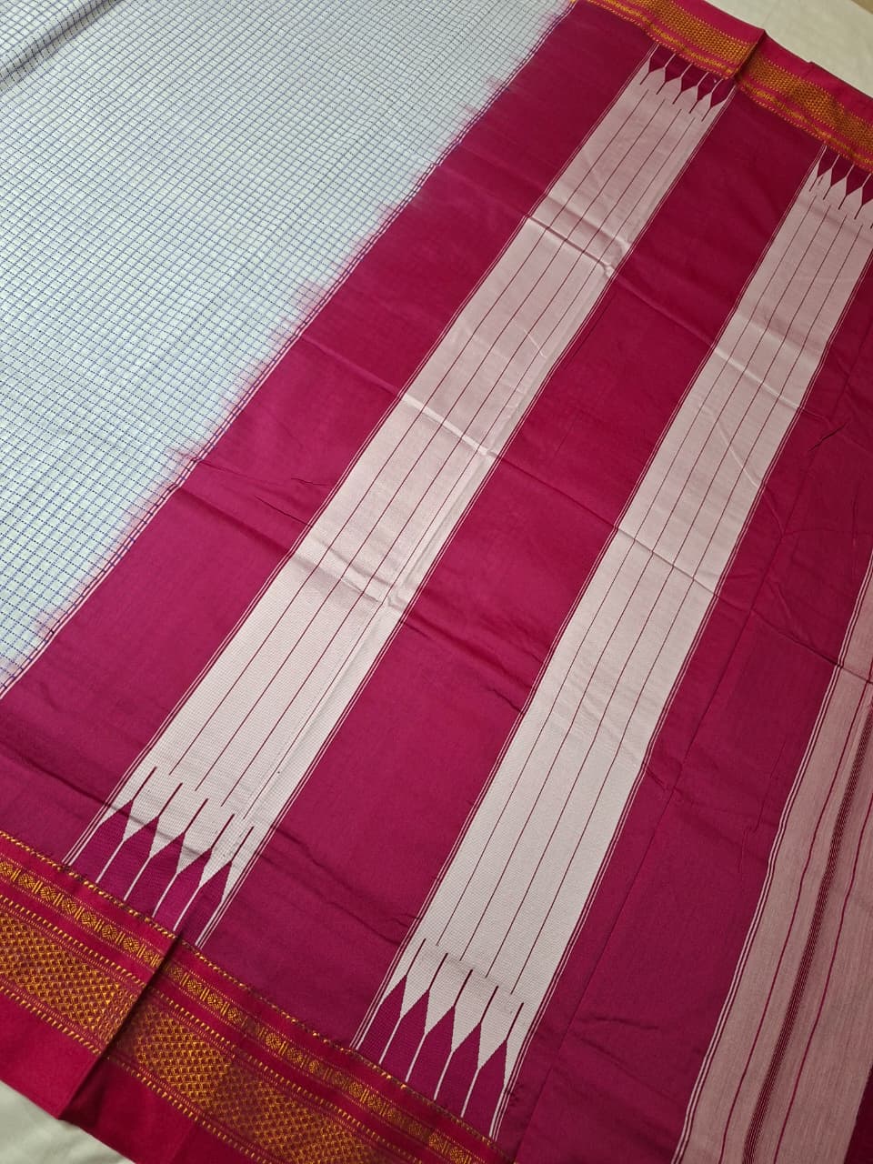 Pearl White thread chaduranga Ilkal with Gadwal Rani Pink Border