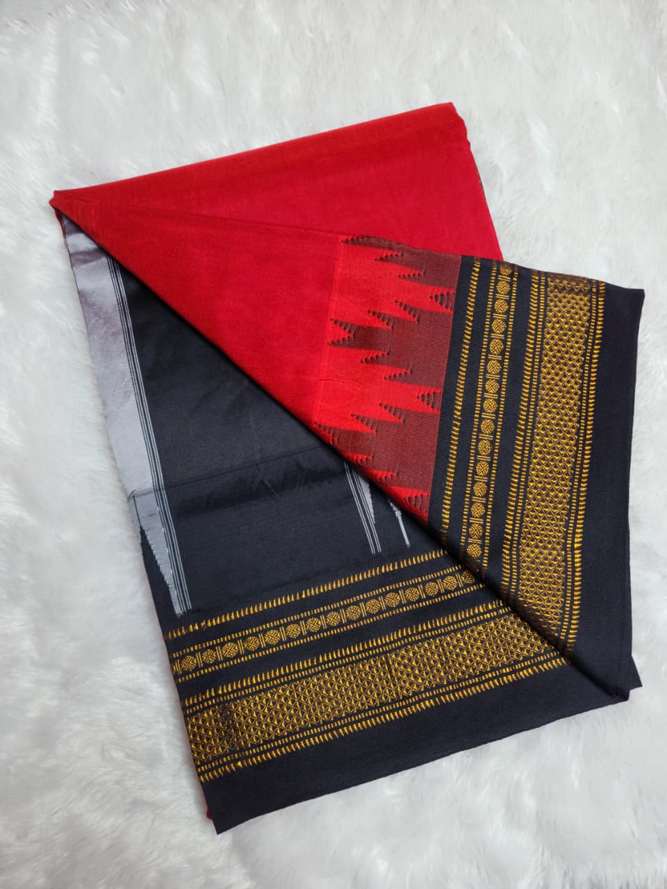 Black & Red Tana Gadawal Ilkal Cotton Saree