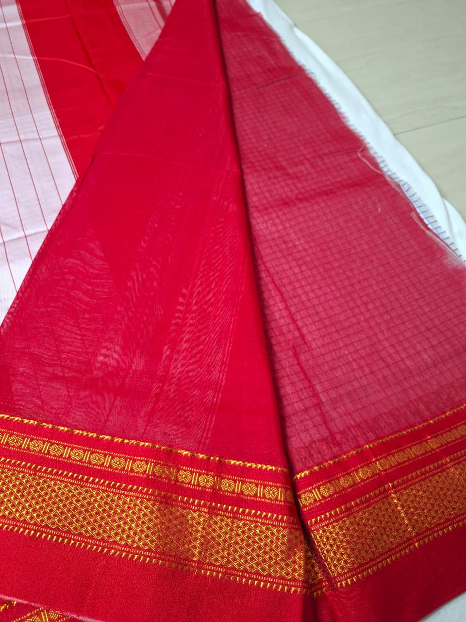 Ivory Whitethread chaduranga Ilkal with Gadwal  Vermilion Red Border
