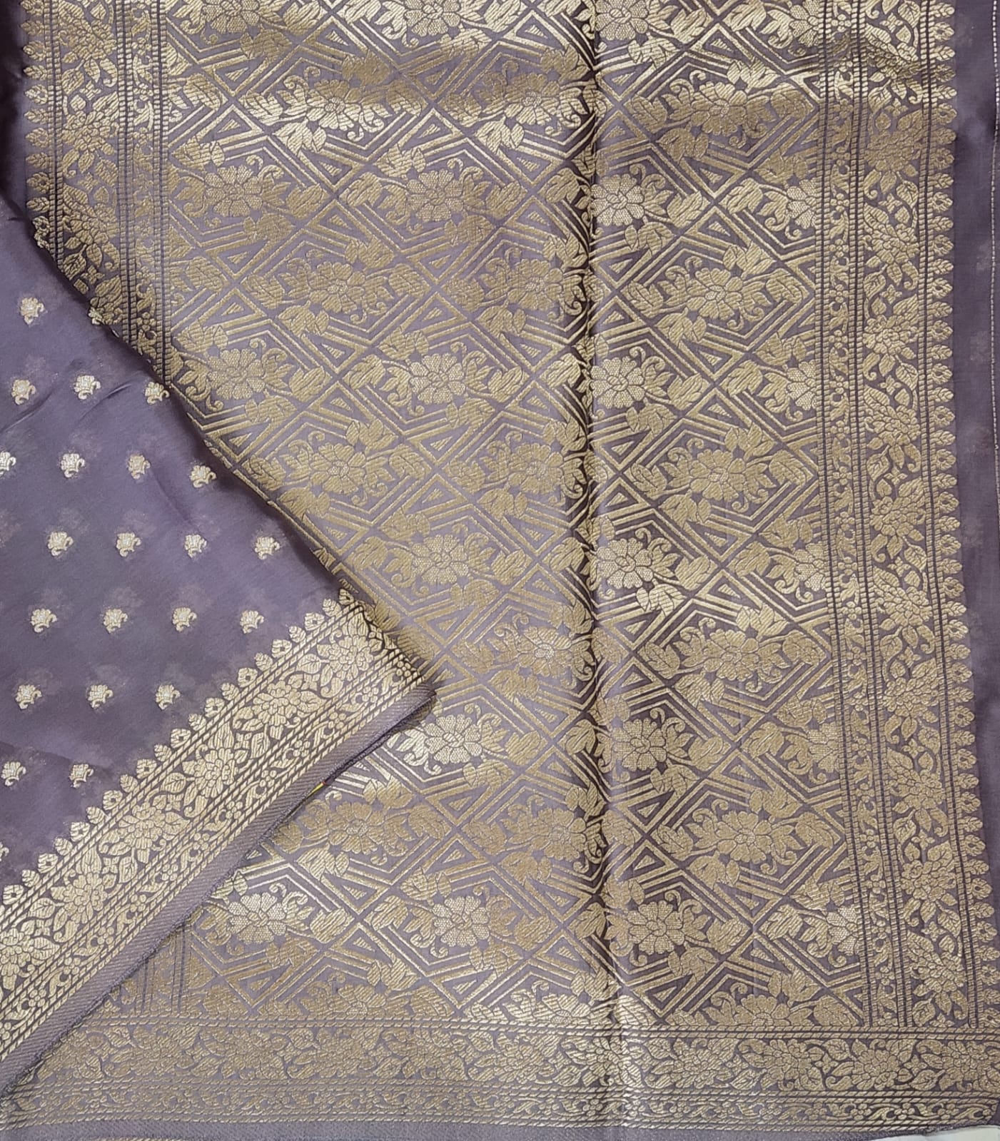 Elegant Charm – Dusty Lavender Banaras Silk Saree with Gold Zari Weaving
