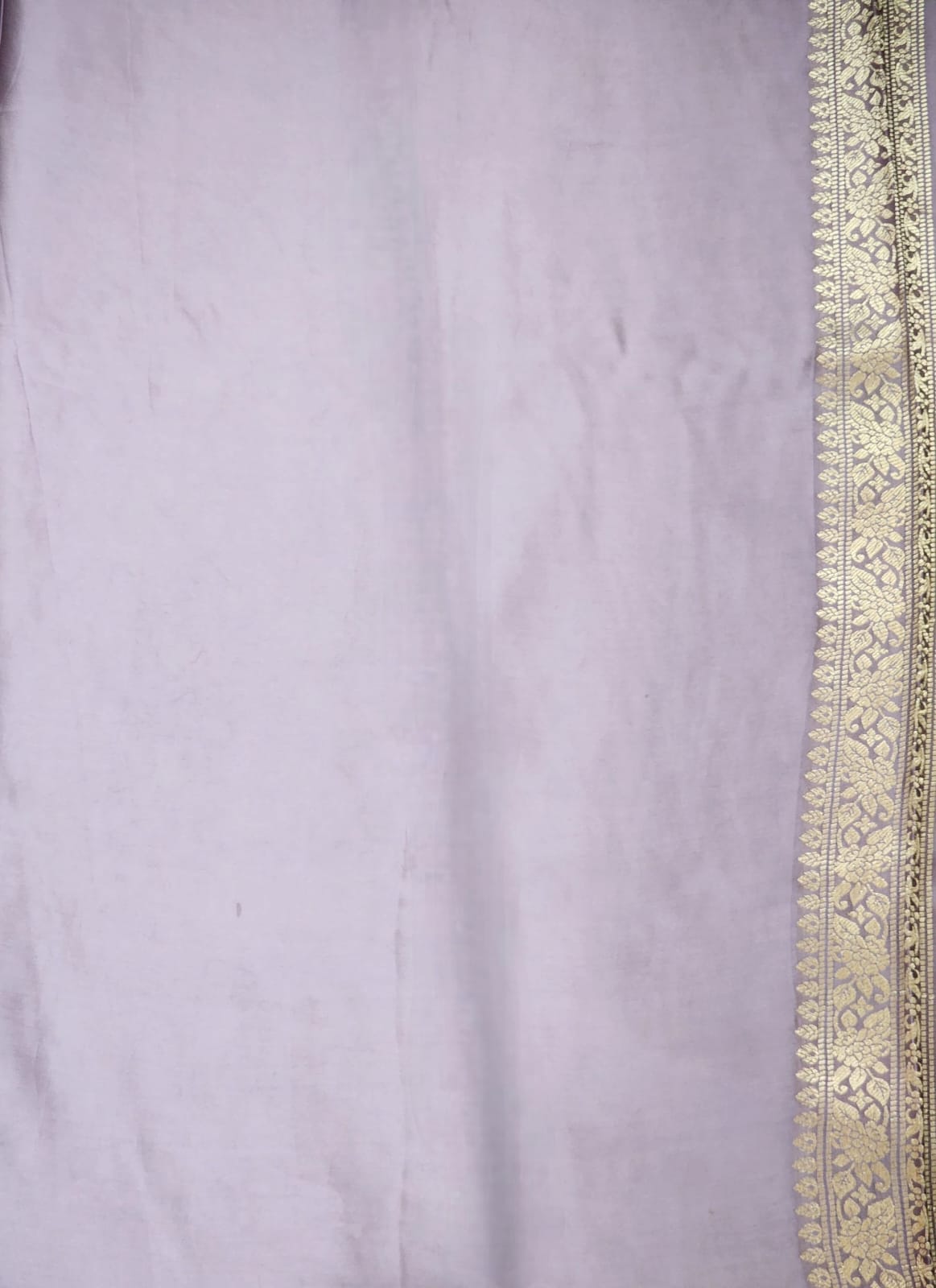Elegant Charm – Dusty Lavender Banaras Silk Saree with Gold Zari Weaving