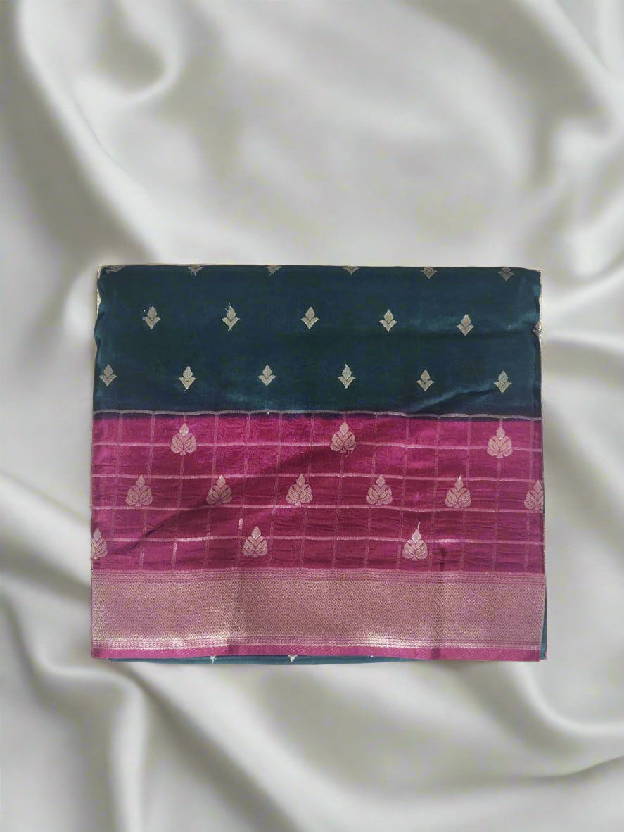 Elegant Dual-Tone Banaras Silk Saree in Green and Pink with Checked Zari Pallu