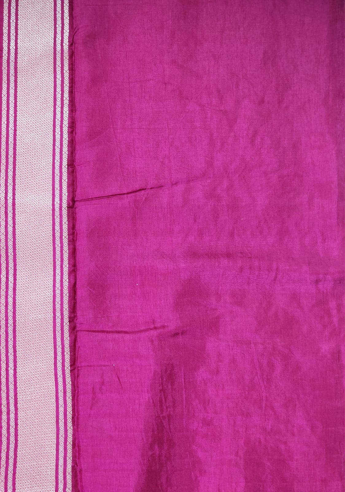 Elegant Dual-Tone Banaras Silk Saree in Green and Pink with Checked Zari Pallu