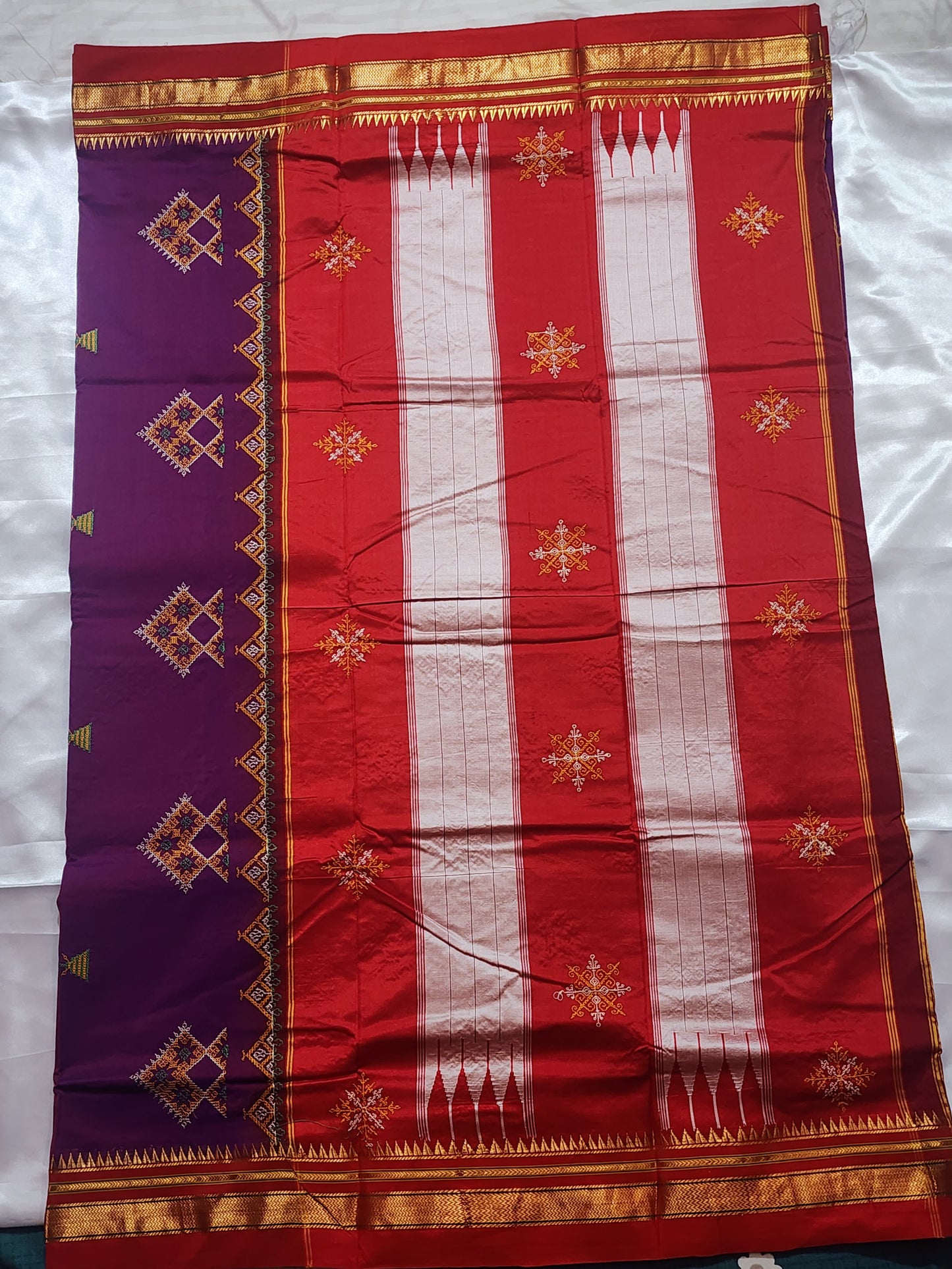 Wine Red Ilkal cotton-silk Saree with Traditional Kasuti