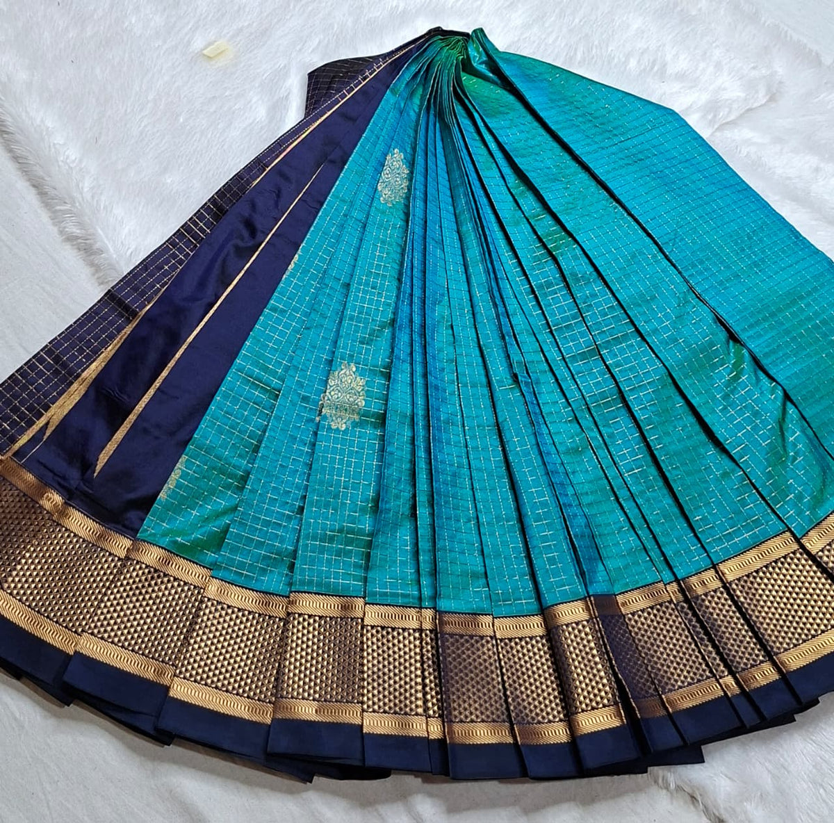 Blue-Navyblue Ilkal Gadwal Pure Silk Saree- Malabar edition with butta