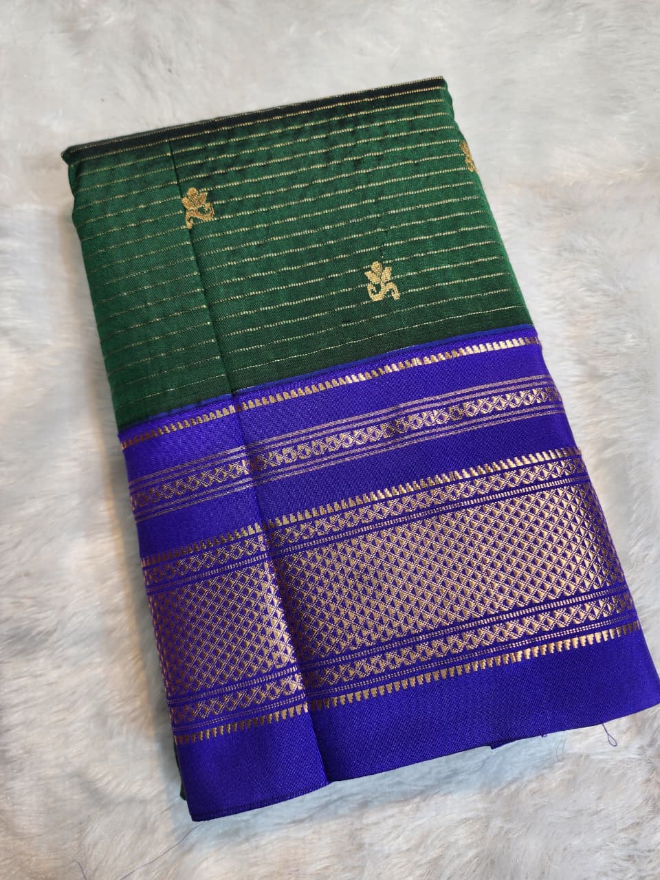 Bottle Green Gadwal Pure Ilkal Silk Saree - Small Necklace Butta