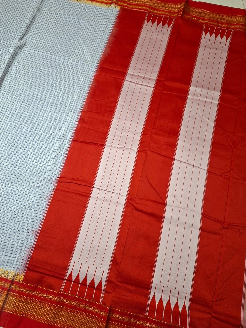 Ivory Whitethread chaduranga Ilkal with Gadwal  Vermilion Red Border