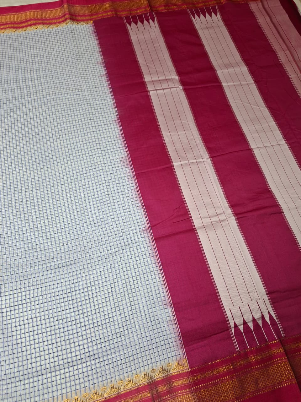 Pearl White thread chaduranga Ilkal with Gadwal Rani Pink Border