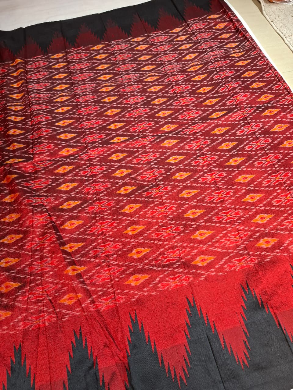 Crimson Red handloom pure silk fusion Ilkal- Ikkat with black Kanchi border