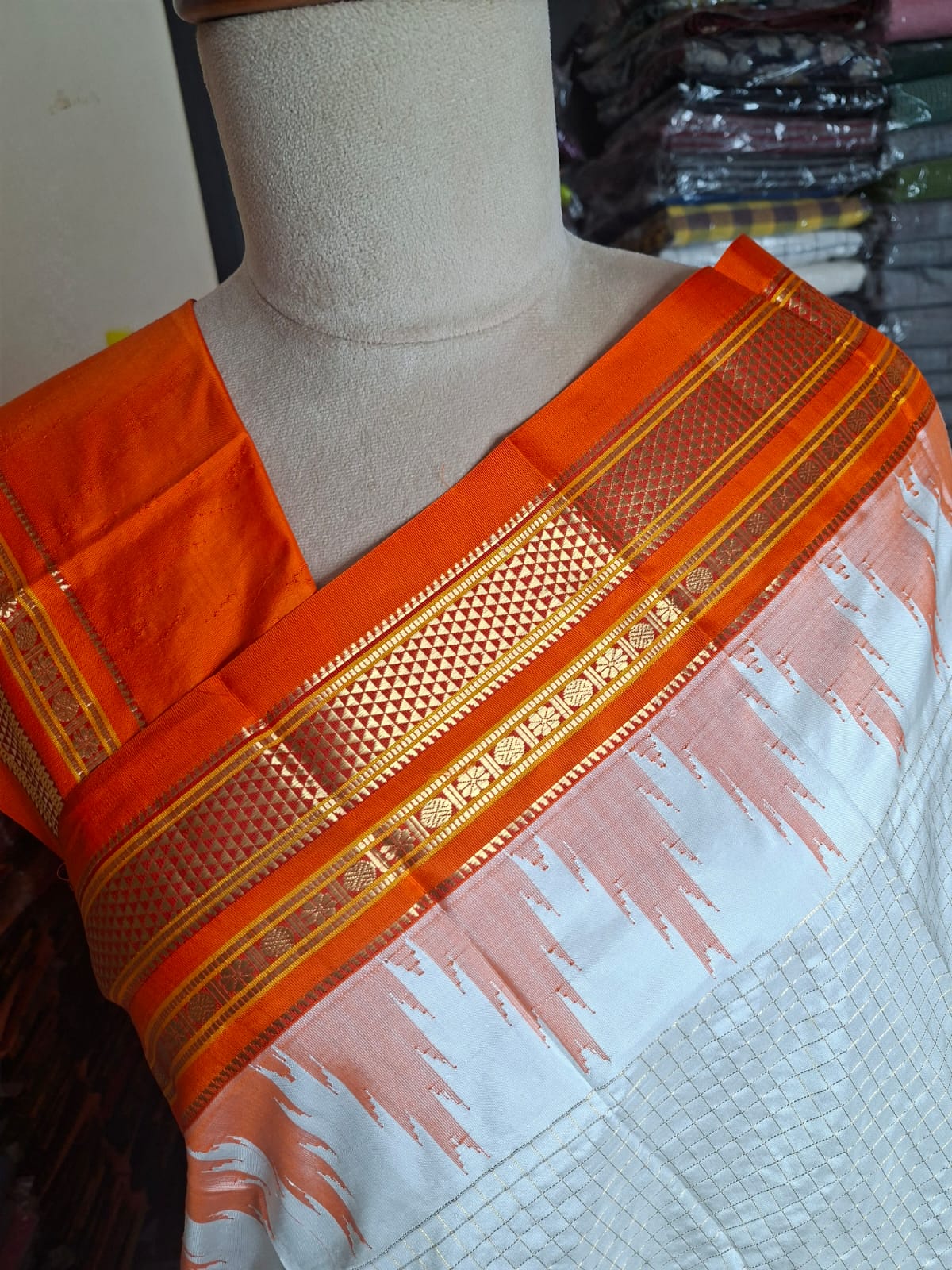 White-red Ilkal Gadwal Pure silk Saree-Malabar Edition