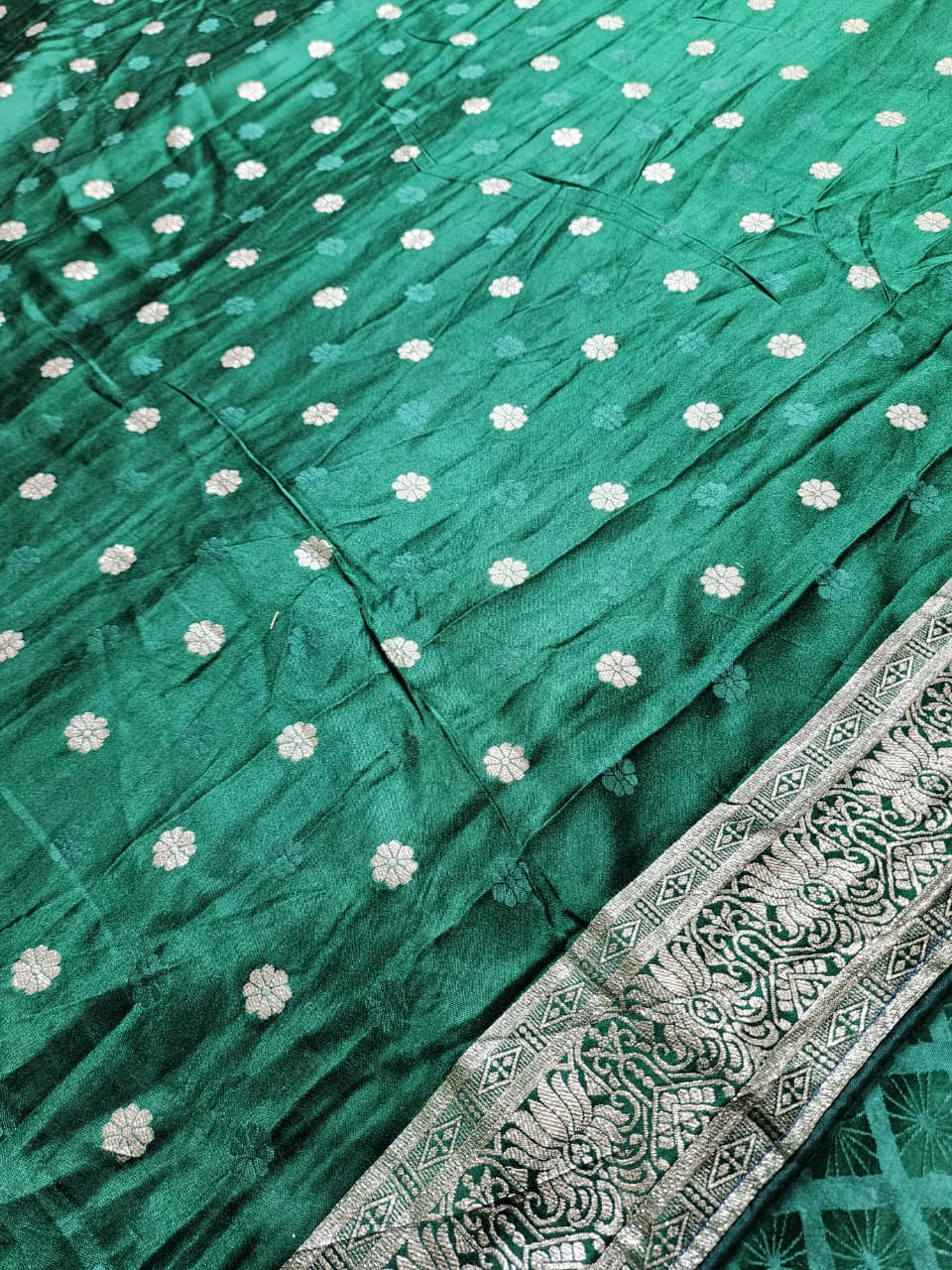Royal Green Bandhani Saree with Procession Pallu