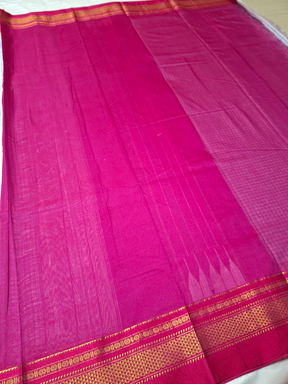 Pearl White thread chaduranga Ilkal with Gadwal Rani Pink Border